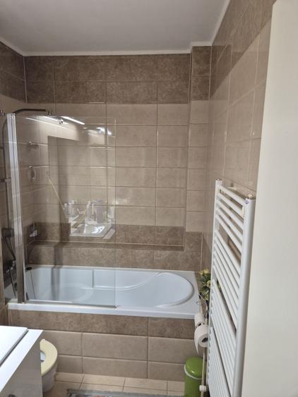 Apartament cu 3 camere decomandat în Exterior Vest