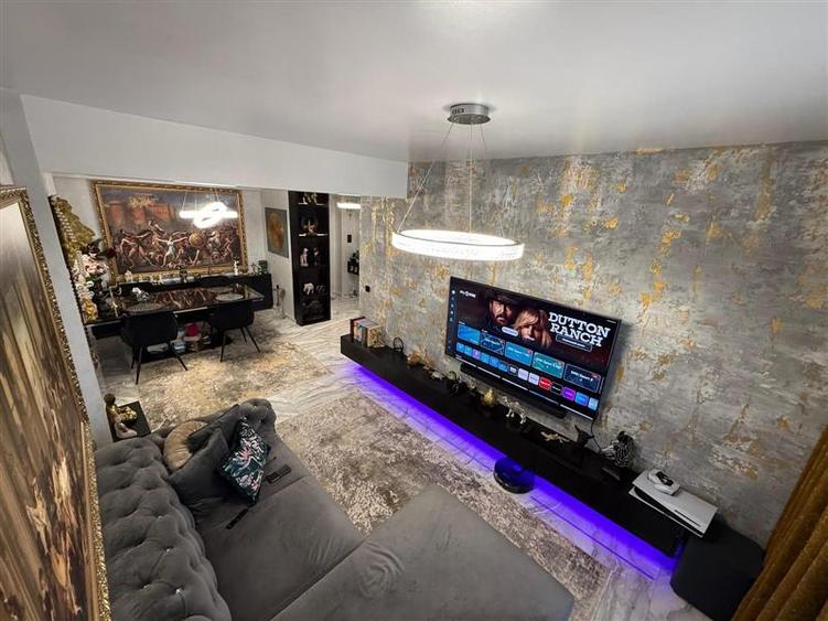 Apartament cu 2 camere decomandat în Aeroport