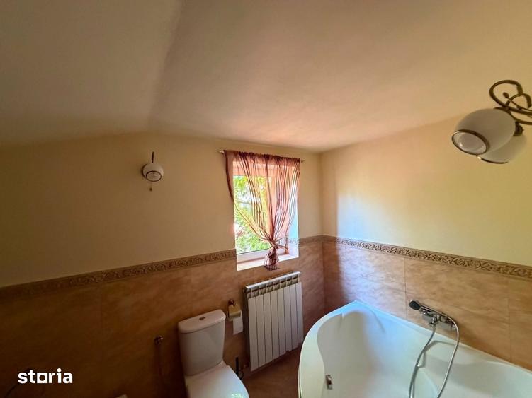 Casă cu 6 camere cu Teren 2026 Mp în Cetate