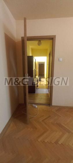 Apartament cu 3 camere semidecomandat în Circumvalațiunii