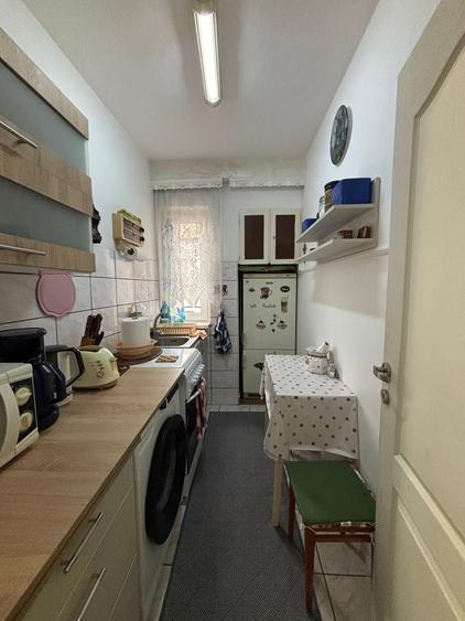Apartament cu 3 camere semidecomandat, mobilat în Hipodrom 2