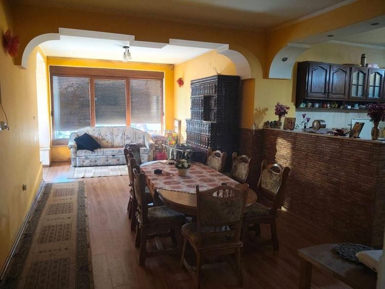 Casă cu 3 camere în Central
