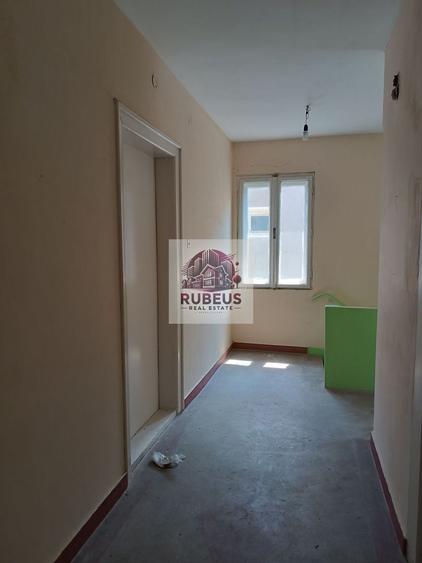 Casă cu 6 camere cu Canalizare în Sud