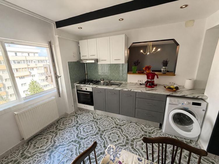 Apartament cu 3 camere semidecomandat, mobilat în Mărăști