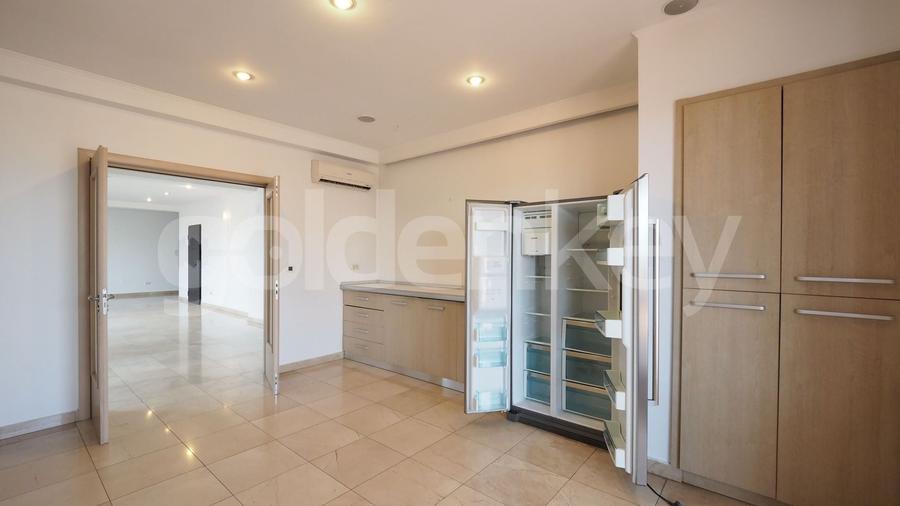 Penthouse cu 6 camere semidecomandat, mobilat în Șoseaua Nordului