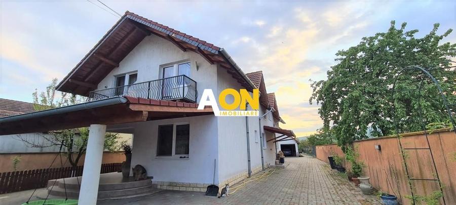 Casă individuală cu 7 camere cu Canalizare în Bărăbanț