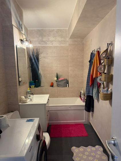 Apartament cu 2 camere decomandat, mobilat în Calea Moldovei