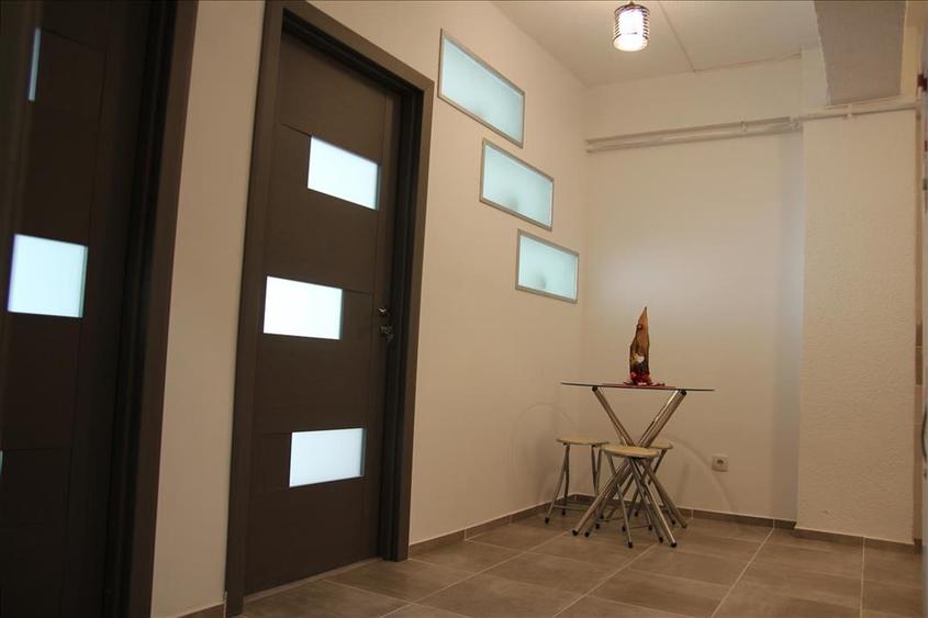 Apartament cu 2 camere semidecomandat în Exterior Sud