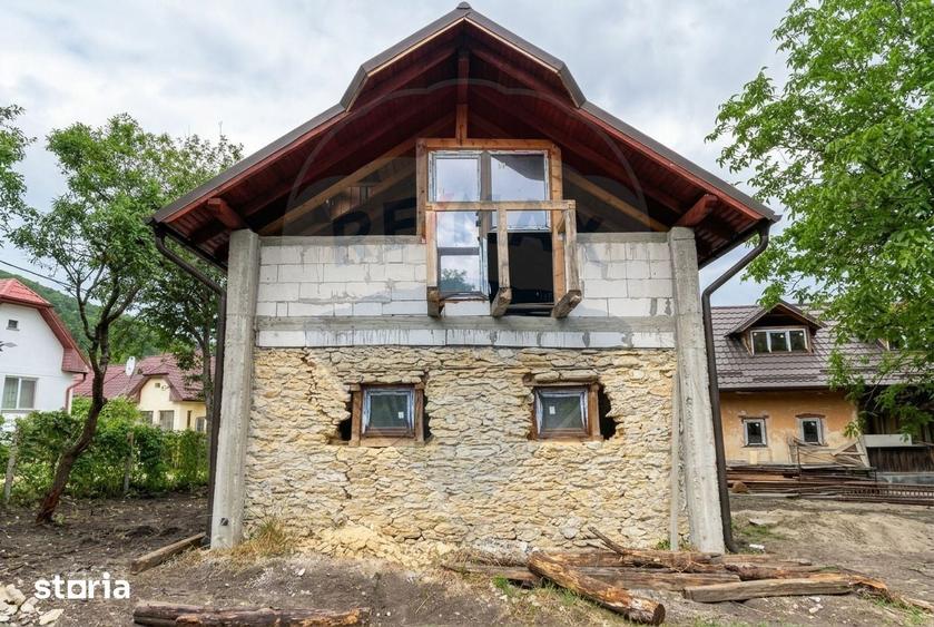 Casă cu 4 camere cu Teren 1381 Mp în Moldovenești