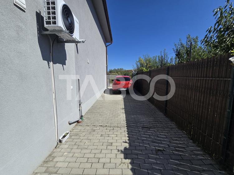 Duplex cu 5 camere cu Canalizare în Viile Sibiului