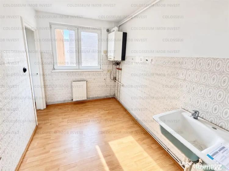 Apartament cu 3 camere decomandat în Calea București