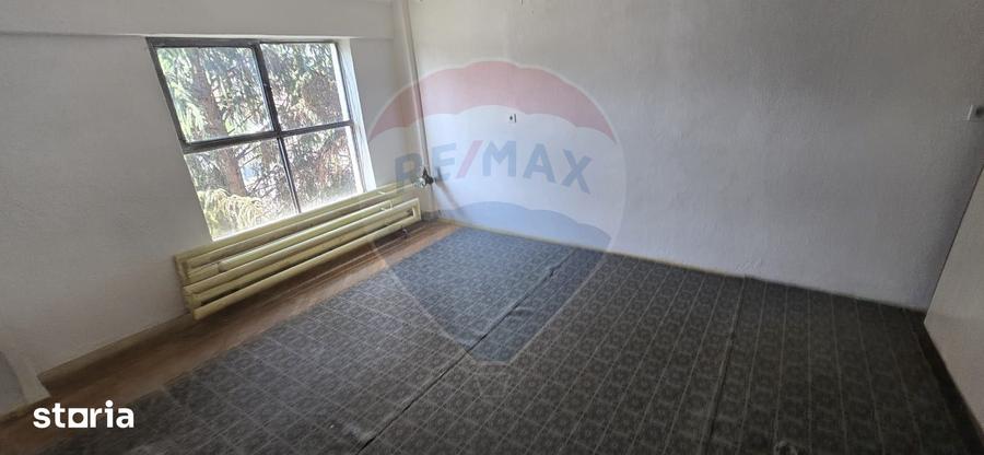 Spațiu comercial, de 250 mp, în Industrială