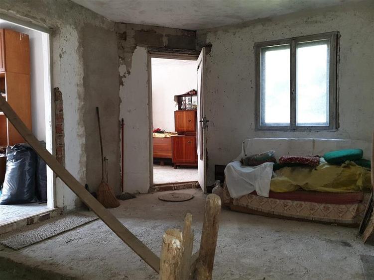 Casă cu 3 camere cu Teren 542 Mp în Sântion