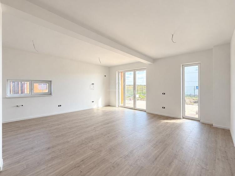 Duplex cu 5 camere cu Canalizare în Moșnița Nouă