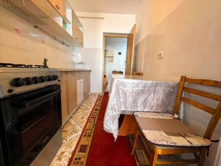 Garsonieră decomandată, mobilată în Bucium