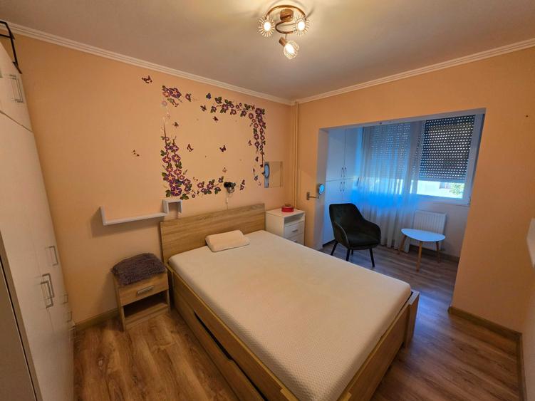 Apartament cu 3 camere semidecomandat în Rogerius