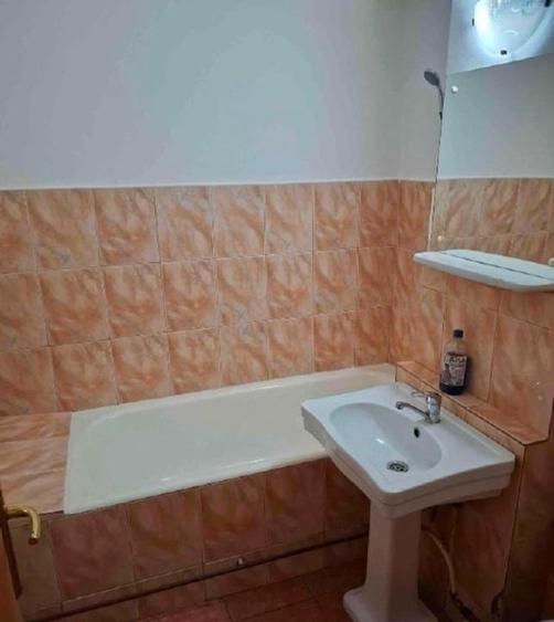 Apartament cu 3 camere decomandat în Steaua