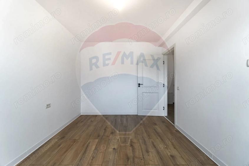 Casă cu 8 camere cu Teren 500 Mp în Tărlungeni