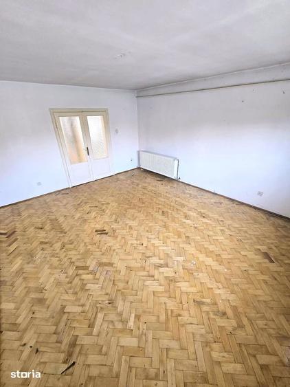 Casă cu 4 camere cu Teren 420 Mp în Titulescu