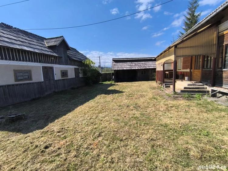 Casă cu 4 camere cu Teren 1170 Mp în Poiana Stampei