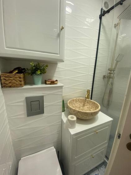 Apartament cu 2 camere semidecomandat în Crâng