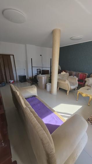 Casă individuală cu 9 camere cu Teren 400 Mp în Central
