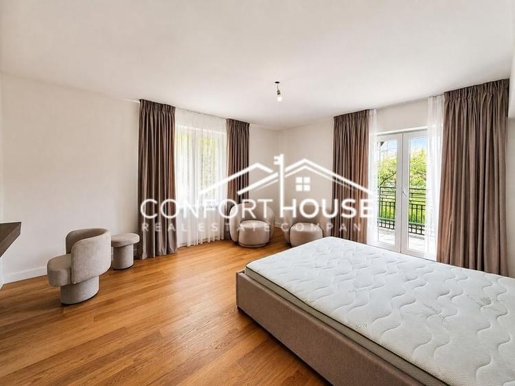 Duplex cu 7 camere cu Canalizare în Iancu Nicolae