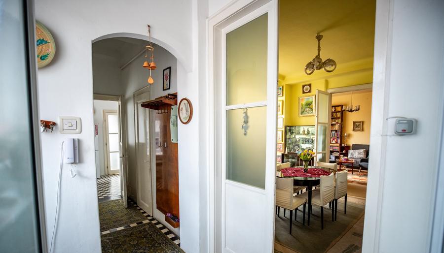 Apartament cu 3 camere semidecomandat în Central