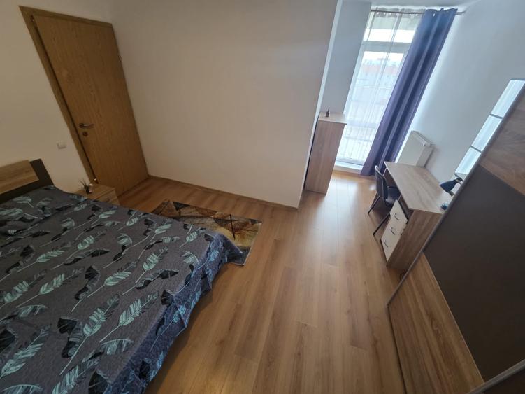 Apartament cu 4 camere semidecomandat în Central