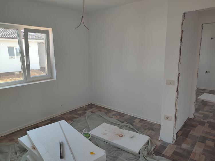 Casă individuală cu 3 camere cu Canalizare în Sânandrei