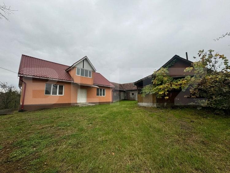Casă individuală cu 5 camere cu Teren 3300 Mp în Sud