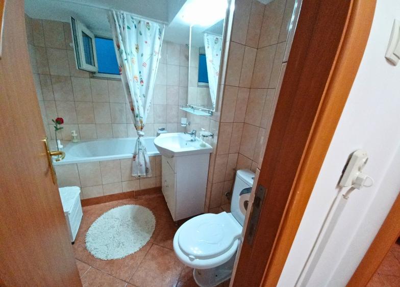 Apartament cu 2 camere decomandat, mobilat în P-ța Unirii