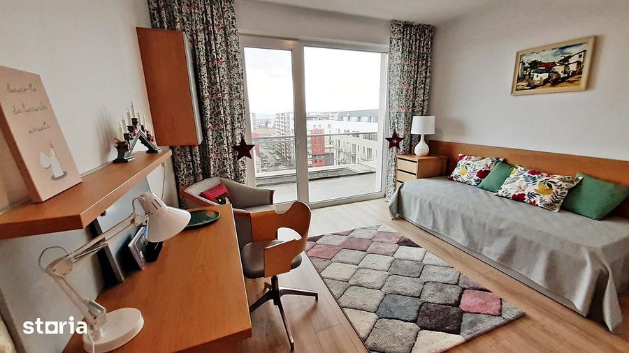 Apartament cu 5 camere decomandat, mobilat în Tractorul