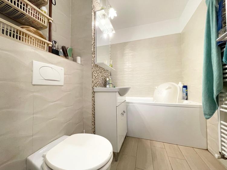 Apartament cu 3 camere decomandat, mobilat în Soarelui