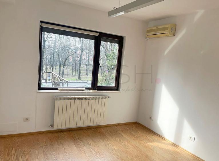 Casă individuală cu 7 camere cu Canalizare în Floreasca