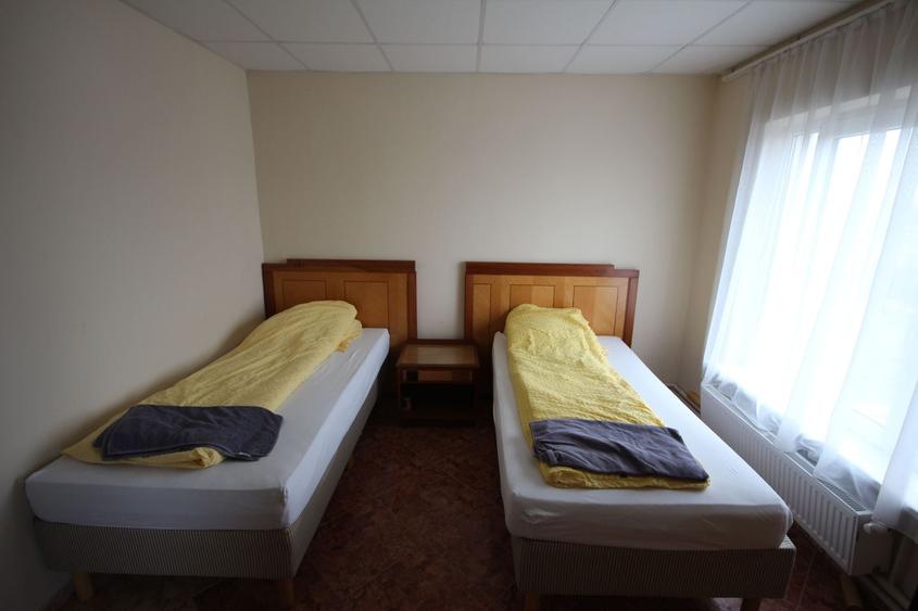 Casă individuală cu 30 camere cu Canalizare în Becicherecu Mic