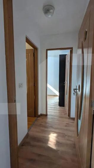 Apartament cu 3 camere semidecomandat, mobilat în Girocului