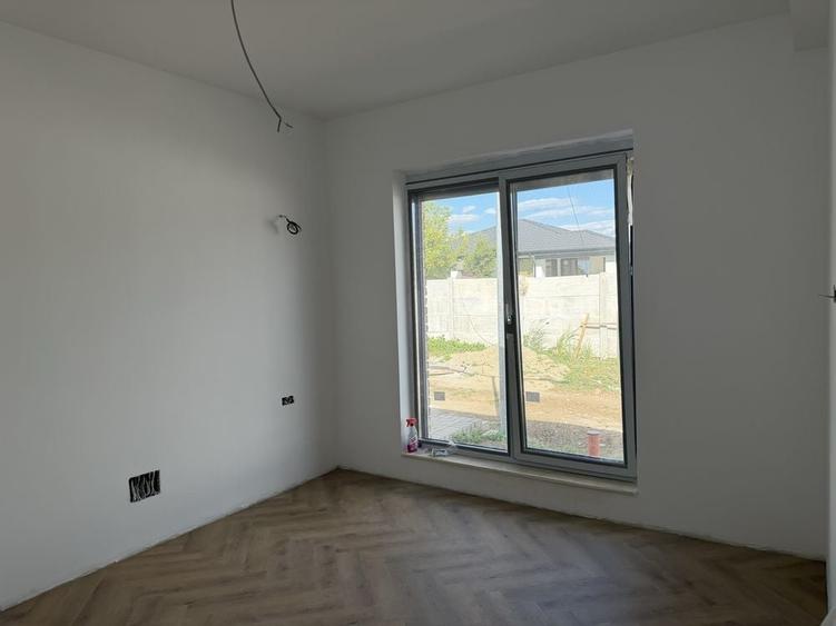 Casă cu 4 camere în Tamași