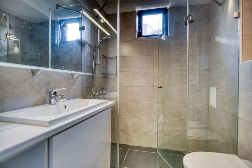 Apartament cu 4 camere semidecomandat, mobilat în Universitate