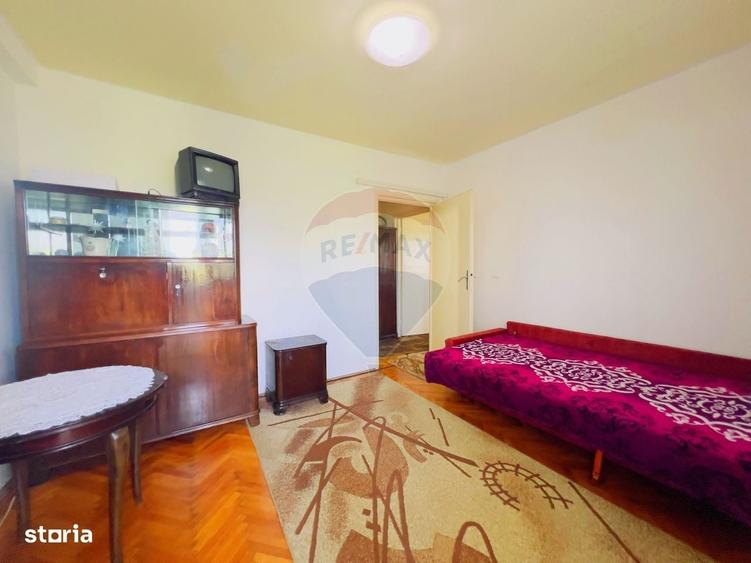 Apartament cu 3 camere semidecomandat în Central