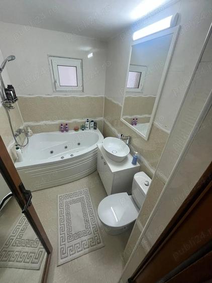 Apartament cu 3 camere decomandat în Școlilor