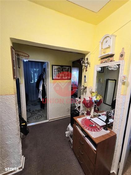 Apartament cu 3 camere decomandat în Est