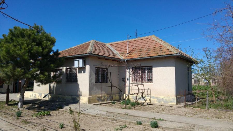 Casă cu 4 camere în Sinoie