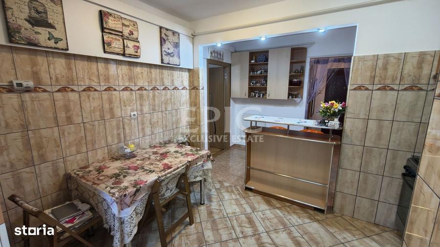 Apartament cu 3 camere decomandat în Pandurilor