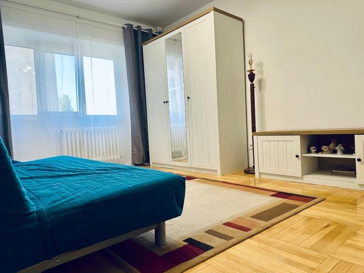 Apartament cu 3 camere decomandat, mobilat în Gară
