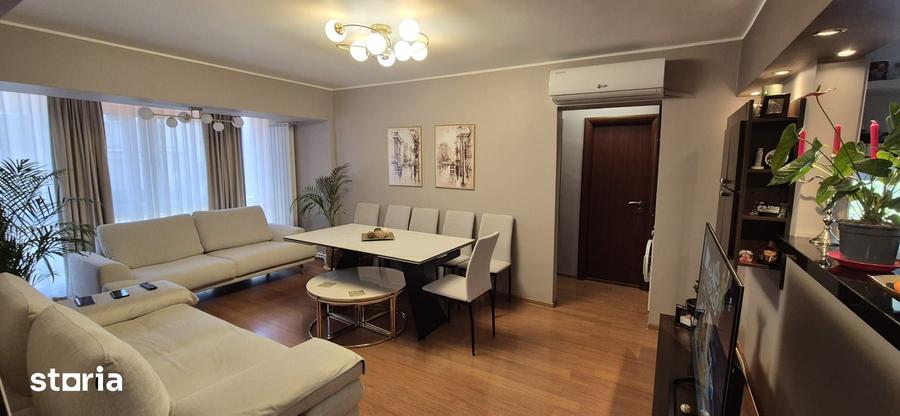 Apartament cu 4 camere decomandat în CET