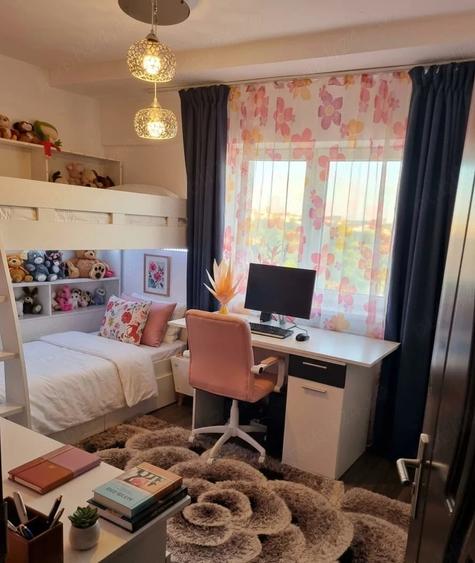 Apartament cu 3 camere semidecomandat în Cantemir