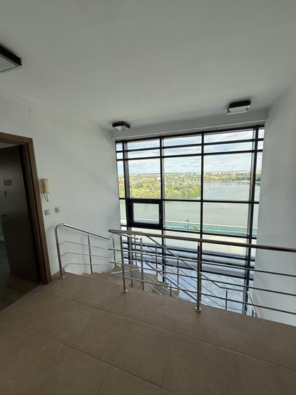 Apartament cu 5 camere decomandat în Lacul Tei