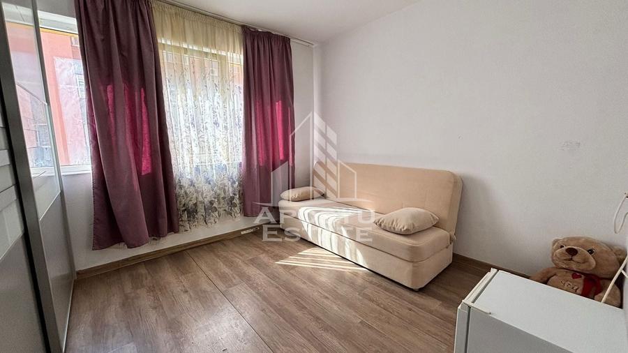 Garsonieră circulară, mobilată în UMT