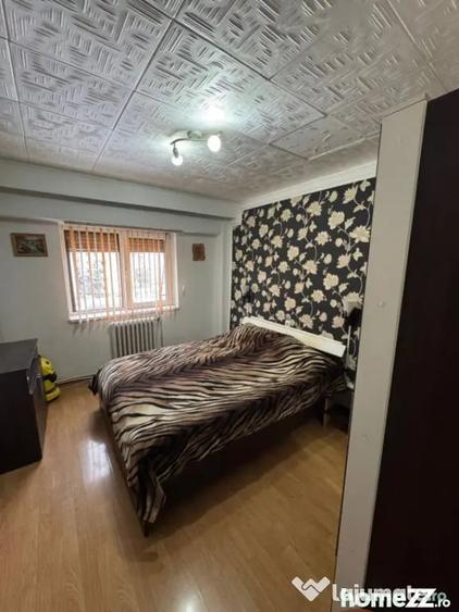 Apartament cu 3 camere decomandat în Republicii